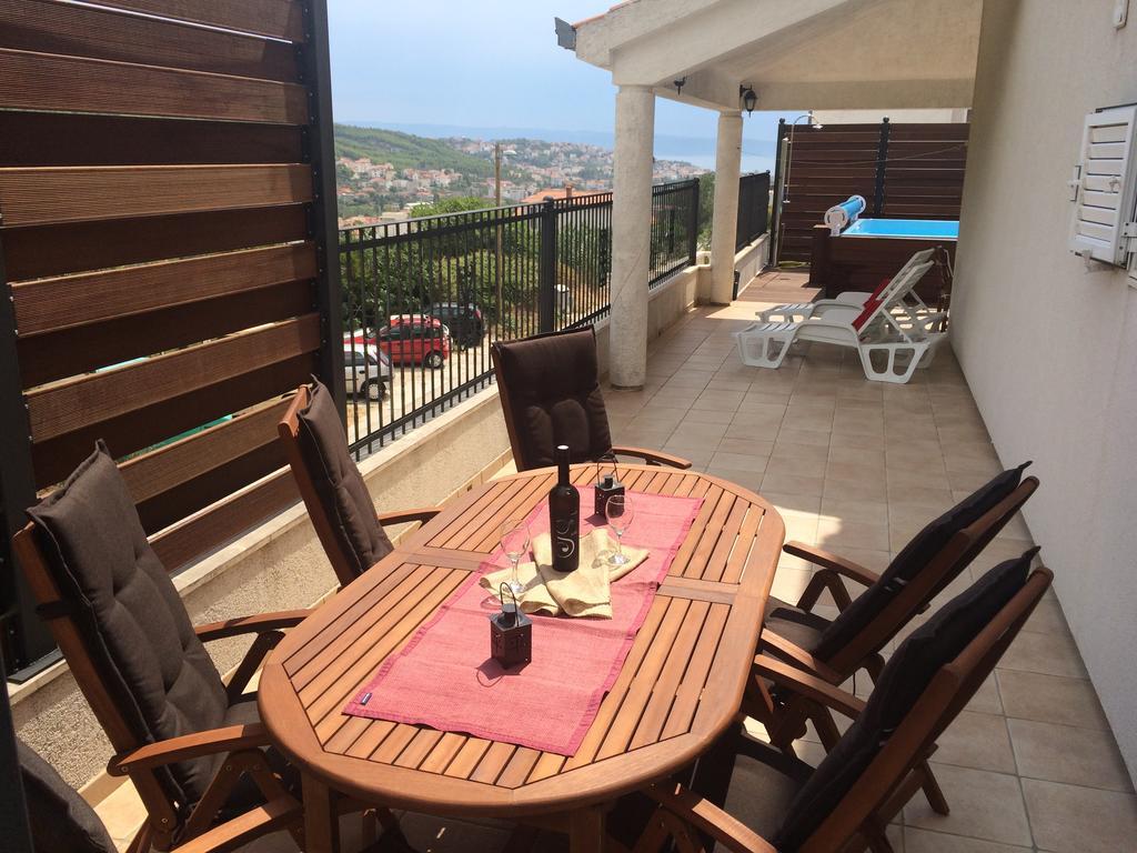 Holiday Home Harmony Zrnovnica Exterior photo