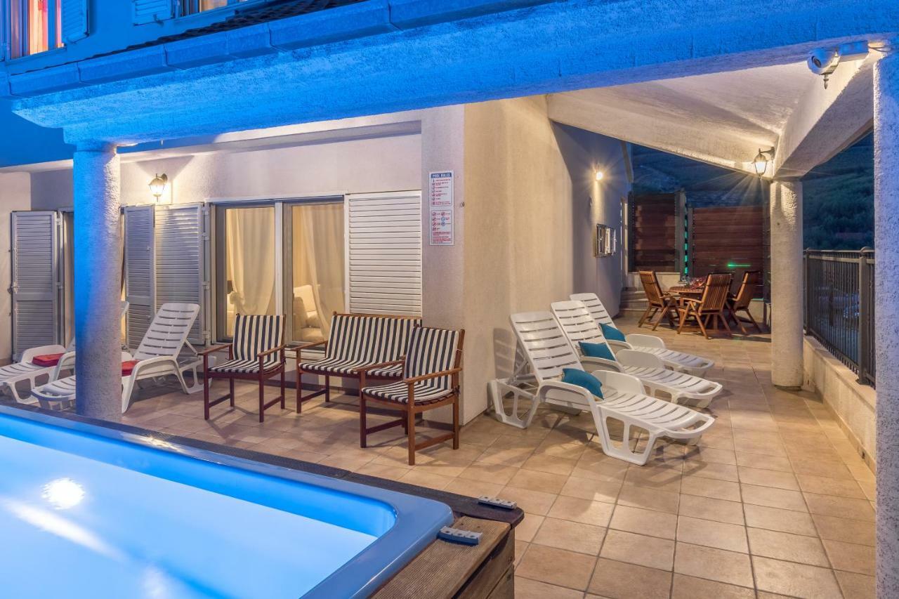 Holiday Home Harmony Zrnovnica Exterior photo