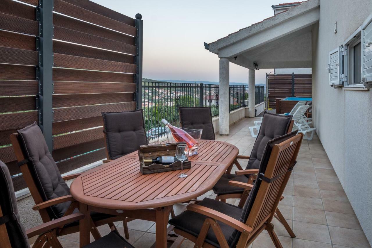 Holiday Home Harmony Zrnovnica Exterior photo