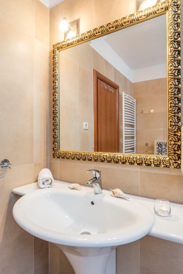 Holiday Home Harmony Zrnovnica Exterior photo